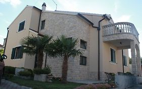 Apartment Frzop